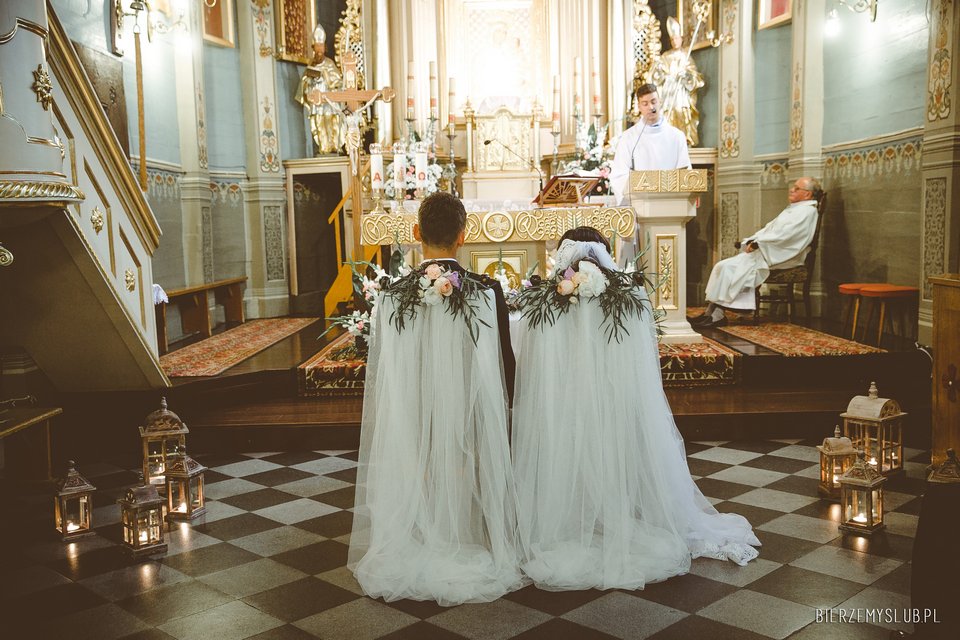 dekoracje-kosciola-kleczniki-girlanda dekoracje kościoła klęczniki girlanda