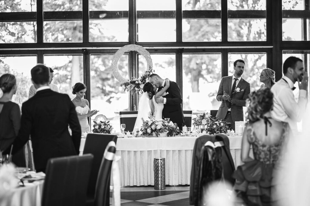 dekoracje-sali-weselnej-wiszace-kolo dekoracje sali weselnej wiszące kolo