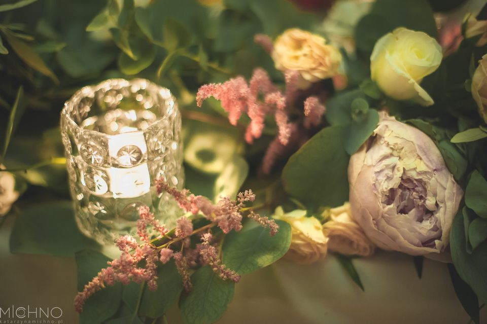 dekoracje-zielen-eustoma-swieca dekoracje zieleń eustoma świeca