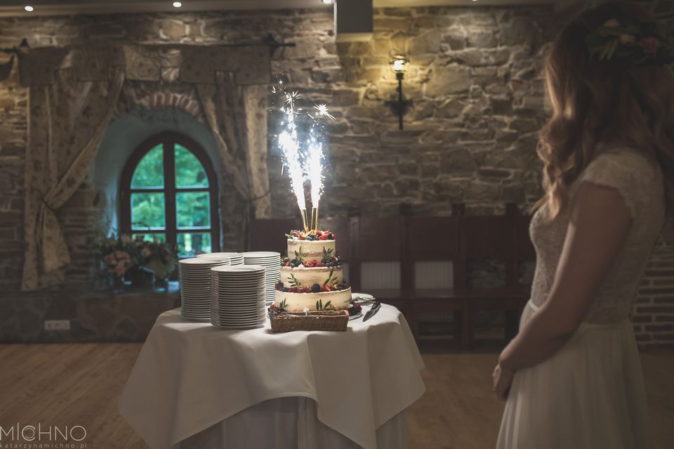 naked-cake-udekorowany-owocami naked cake udekorowany owocami