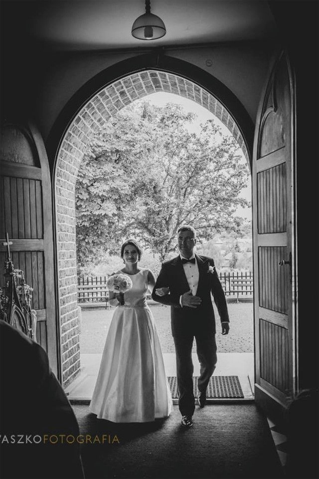 panna-młoda-wprowadzana-do-kościoła panna młoda wprowadzana do kościoła