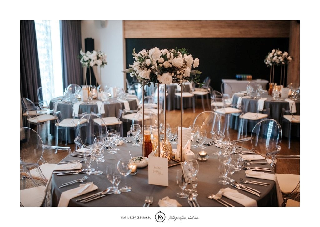 przezroczyste-krzesla-wesele-koncepcja-dekoracji-wedding-planner-krakow przezroczyste krzesła, wesele koncepcja dekoracji, wedding planner kraków