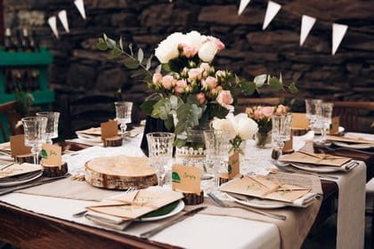 rustykalne dekoracje stołu weselnego