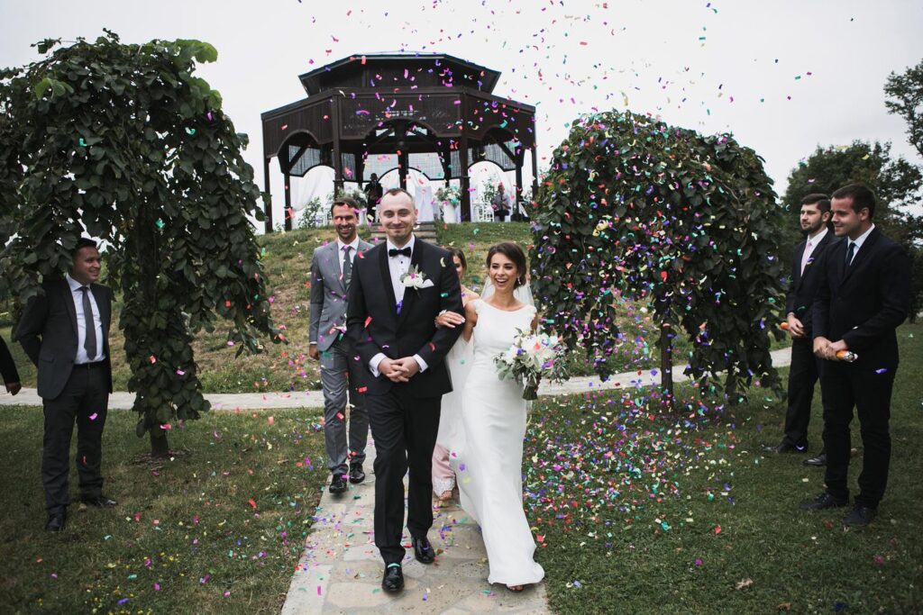slub-humanistyczny-w-plenerze-konfetti ślub humanistyczny w plenerze konfetti
