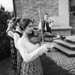 ślub w Zakopanem, kapela regionalna przed kościołem