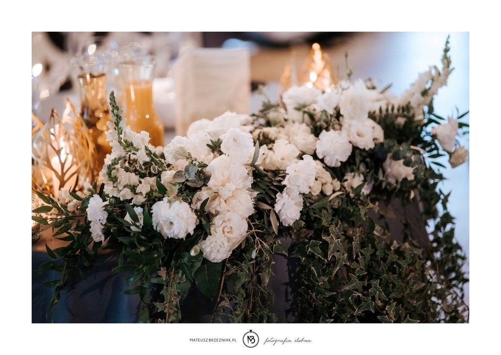 wedding-planner-dekoracje-biale-kwiaty-bluszcz-kompozycje-kwiatowe wedding planner, dekoracje białe kwiaty, bluszcz kompozycje kwiatowe