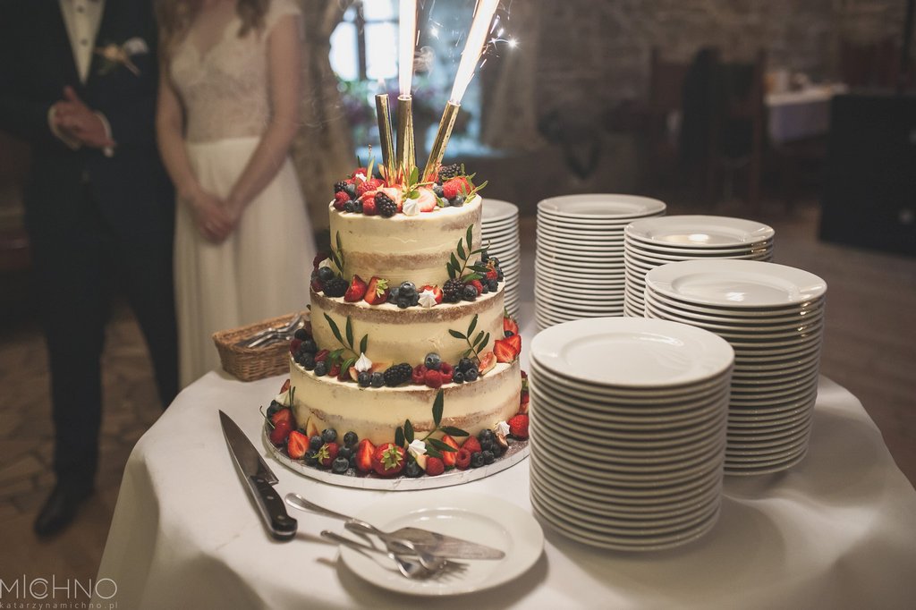 wesele w Zakopanem, tort na sali weselnej