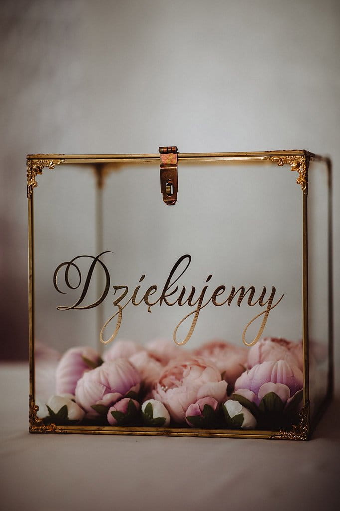 wedding planner kraków, pudełko na koperty, szklane z żywymi kwiatami