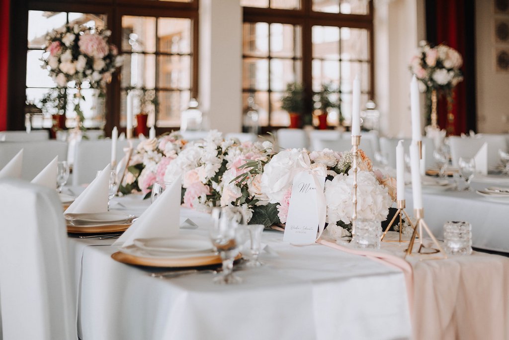 wedding-planner-wroclaw-dekoracje-sali-na-wesele-biel-i-róż wedding planner wroclaw, dekoracje sali na wesele biel róż