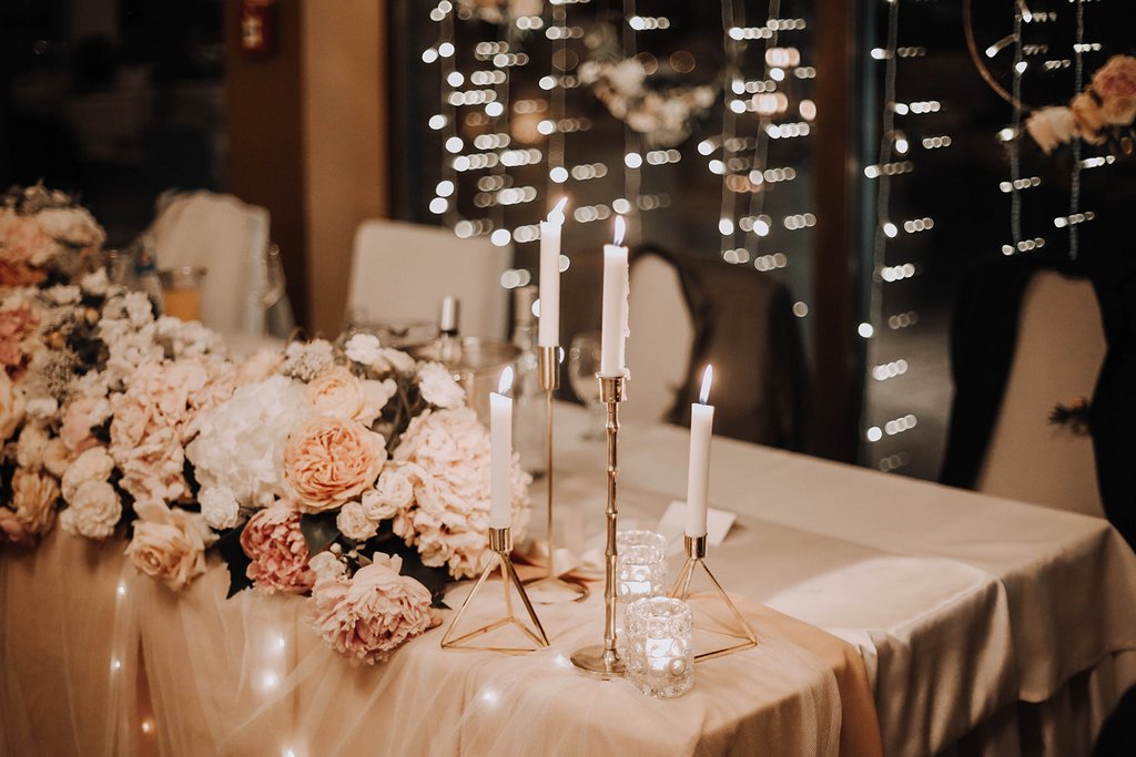 wedding-planner-wroclaw-dekoracje-stołu-wesele-lampki-świece wedding planner Wrocław, dekoracje stołu wesele lampki świece
