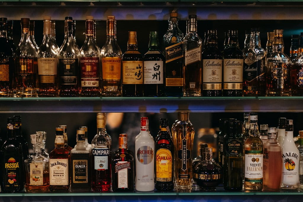 alkohol na wesele, open bar na wesele, czym się kierować podczas organizacja wesela