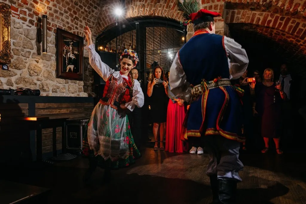 polskie tradycje na weselu, pokaz tańca Krakowiaka, atrakcje na wesele w Krakowie