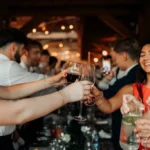 toast na weselu, życzenia dla pary młodej, co powiedzieć w ramach toastu