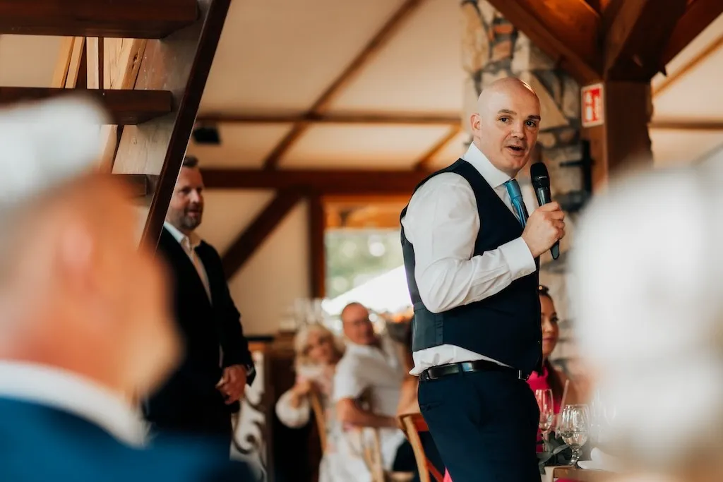 wygłoszenie przemowy na weselu, czy wypada odmówić wygłoszenia toastu