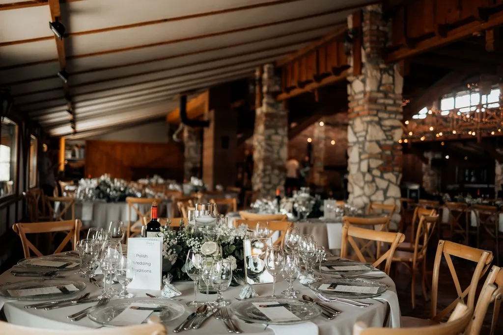 jakie są wady i zalety wedding plannerki, czy warto płacić za organizacje wesela, dekoracje sali koordynowane przez konsultankę