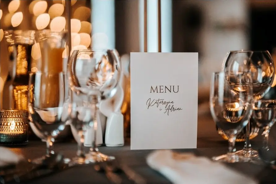 Organizacja wesel Nowy Sącz, papeteria ślubna, tłoczone złote napisy na menu weselnym Organizacja wesel Nowy Sącz, papeteria ślubna, tłoczone złote napisy na menu weselnym