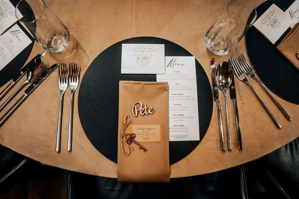 Wedding planner Kraków, propozycja unikalnej i oryginalnej papeterii ślubnej z elementami drewna eko, wesele ślubne inspiracje Wedding planner Kraków, propozycja unikalnej i oryginalnej papeterii ślubnej z elementami drewna eko, wesele ślubne inspiracje