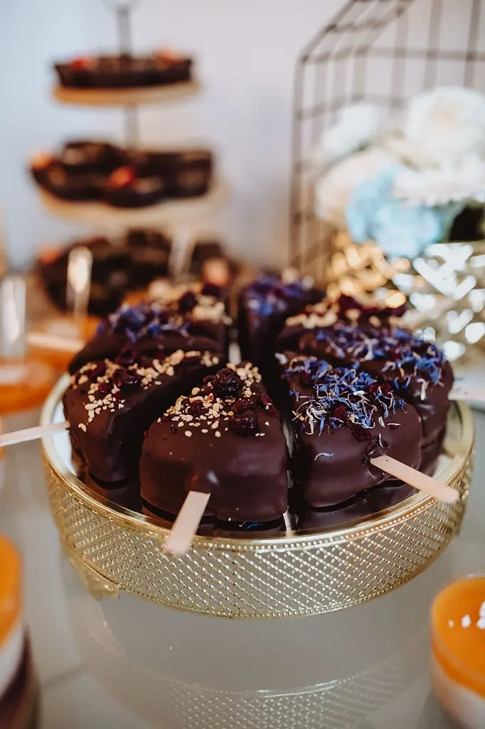 czekoladowe lody na słodkim stole, organizacja wesela w Warszawie z pomocą wedding plannerki czekoladowe lody na słodkim stole, organizacja wesela w Warszawie z pomocą wedding plannerki