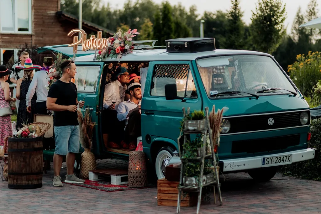 photo bus, fotobus na weselu w Krakowie, atrakcje na wesele, jak zorganizować wesele na luzie