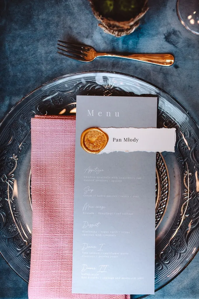 wyjątkowa papeteria ślubna, ręcznie robiona papeteria, złote lakowanie, pomysły wedding plannerki z Warszawy wyjątkowa papeteria ślubna, ręcznie robiona papeteria, złote lakowanie, pomysły wedding plannerki z Warszawy